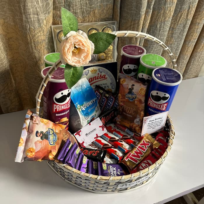 Quality Gift Basket Luxurious Chocolate & Snack Hamper cover image 1