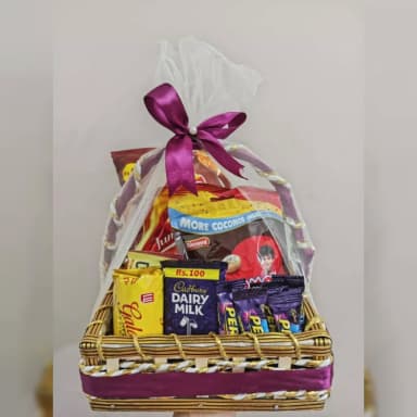 Snacker’s Paradise Basket Gourmet Snack & Treat Hamper