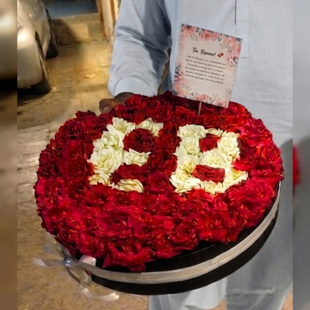 Signature Bloom Box 100 Roses with Custom Lettering Luxury Gift Pakistan
