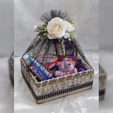 Compact Surprise Basket Perfect Pick