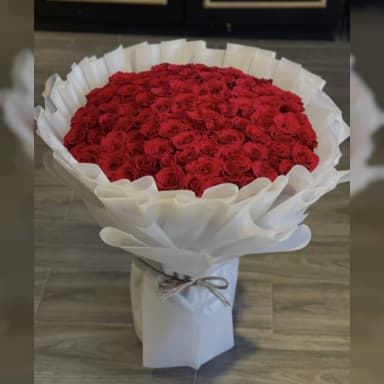 Luxury Red Roses Bouquet Rose with White Paper