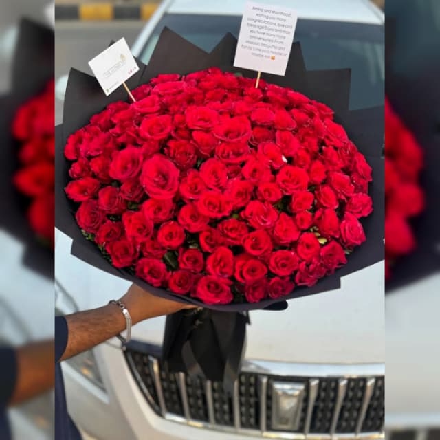 Luxury 100 Red Roses Flower Bouquet in Pakistan