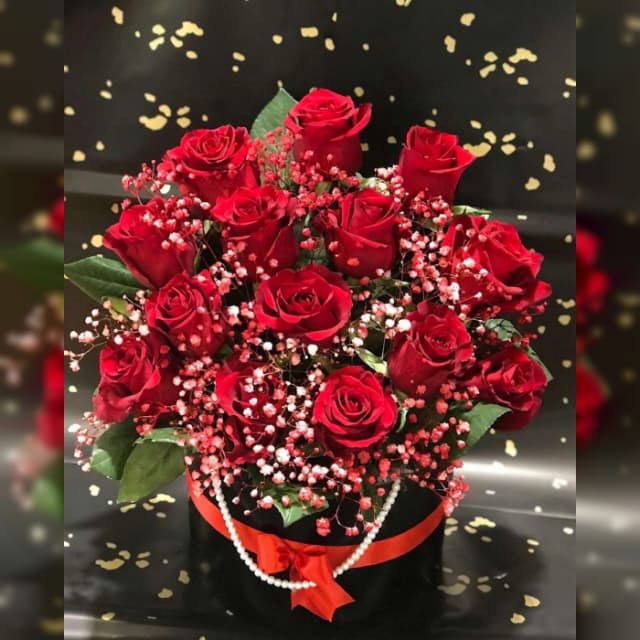 Scarlet Luxe Red Rose Flower Box Luxury Romantic Gift Pakistan