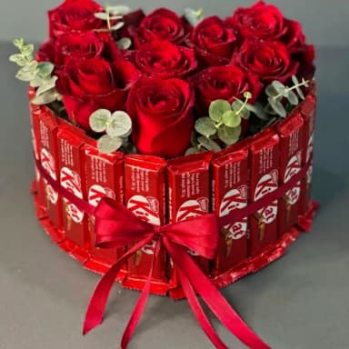 Rose & KitKat Blend Arrangement Roses with Chocolates Gift
