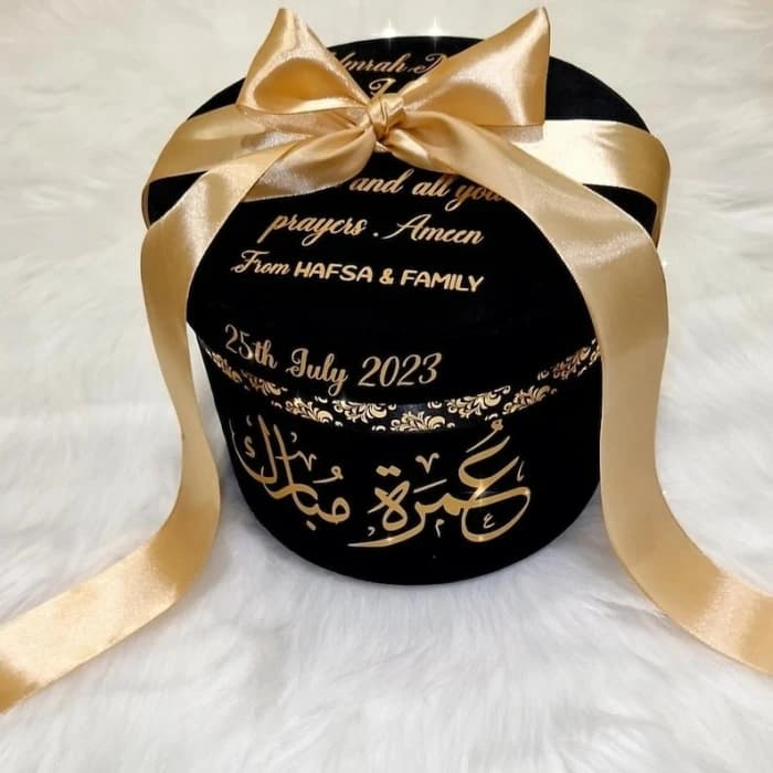 Personalised Umrah Gift Box Luxury Velvet Box with Roses & Chocolates cover image 1