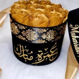 Personalised Umrah Gift Box Luxury Velvet Box with Roses & Chocolates thumbnail 4