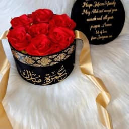 Personalised Umrah Gift Box Luxury Velvet Box with Roses & Chocolates thumbnail 7