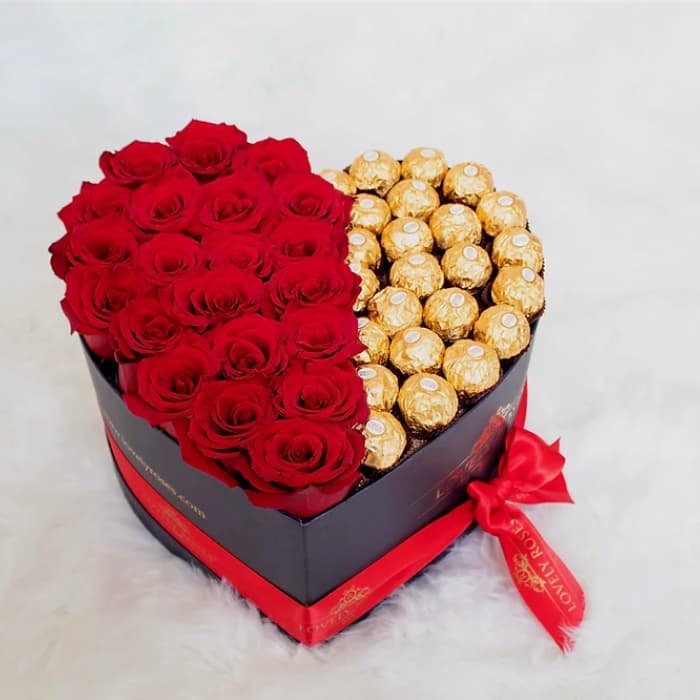 Beautiful Heart Combo – Ferrero Rocher & Roses in Heart Box
