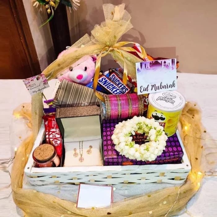 Ultimate Eid Elegance: Luxury Treats & Jewelry Mega Hamper