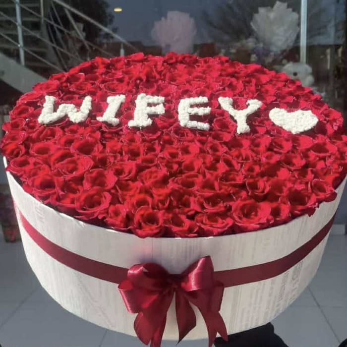 Wifey’s Lucky Day Rose Box Luxury Gift Pakistan cover image 1