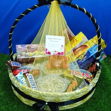 Dry Fruits & Chocolate Basket – Healthy & Sweet Gourmet Hamper