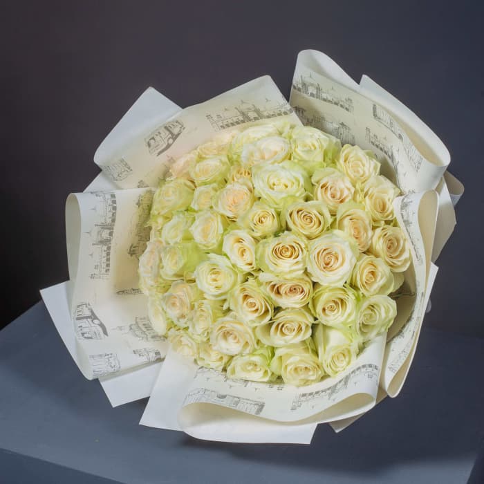 Golden Glow Flower Bouquet Luxe Imported Roses cover image 1