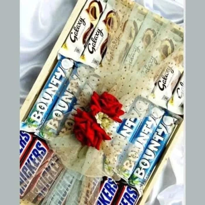 Chocolate Gift Hamper Gourmet Assorted Chocolate Basket in Pakistan