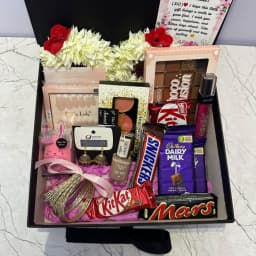 Glow & Sweetness Gift Set Makeup & Chocolate Box thumbnail 4