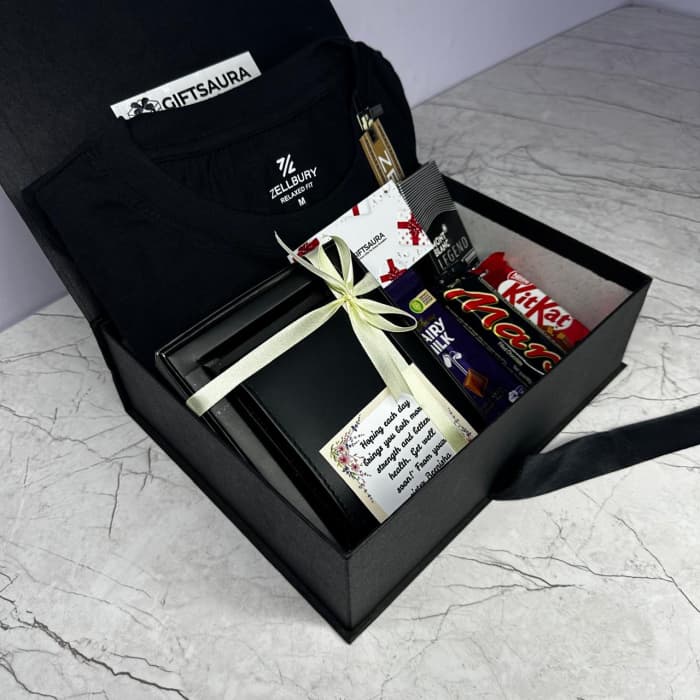 Seasonal Special Box Wallet, Tee, Fragrance & Sweets cover image 2