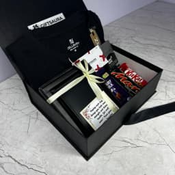Seasonal Special Box Wallet, Tee, Fragrance & Sweets thumbnail 3