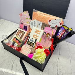 Birthday Gift Hamper for Women | Special Gift Hamper for Her thumbnail 1
