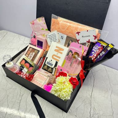 Birthday Gift Hamper for Women | Special Gift Hamper for Her