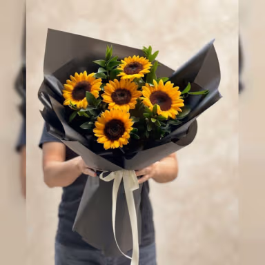 Sunflower Bouquet with Black Wrapping | Fresh Flower Gift Sunflower Bouquet with Black Wrapping | Fresh Flower Gift