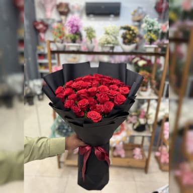 Premium Red Rose Bouquet in Elegant Black Wrap | Romantic Flower Gift Premium Red Rose Bouquet in Elegant Black Wrap | Romantic Flower Gift